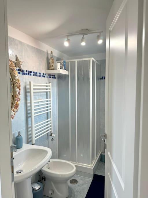 Casa Vacanza Elislor Apartments Fiumicino Bagian luar foto